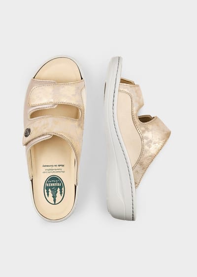 Leren sandaaltjes met natuurkurkvoetbed - beige / metallic - Gr. 36 van Goldner Fashion