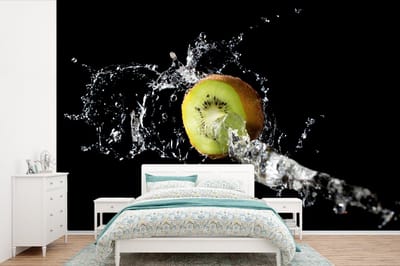 Behang - Fotobehang Kiwi - Fruit - Stilleven - Water - Zwart - Breedte 360 cm x hoogte 240 cm