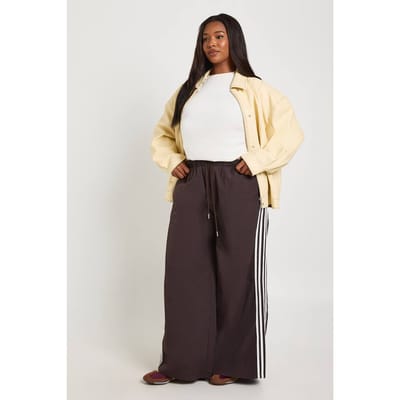 boohoo Dames Plus Nylon Zijstreep Wijde Pijpen Broek | Espresso | Maat: 44