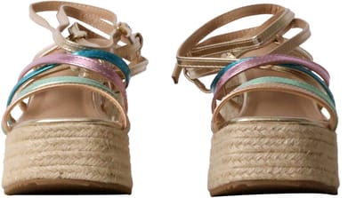 Sandalen met plateauzool en bandjes
