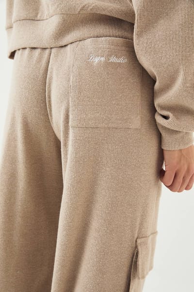 Dames DSGN Studio Geborstelde Rib Cargo Jogger | Stone | Maat: Medium