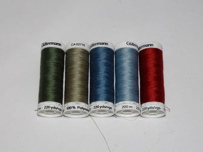 Gütermann allesnaaigaren 5 x 200 meter rood/licht jeansblauw/donker jeansblauw/donkergroen/taupe
