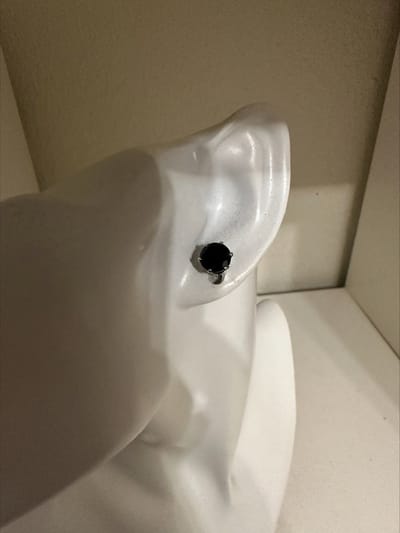 zwarte zirkonia magneet oorknoppen 0.8 diameter | Make up | Parfum | Moederdag | Verjaardagscadeau| Cadeautje| Valentijnsdag| Kado | sieraden | vaderdag | oorbellen | oorsieraden