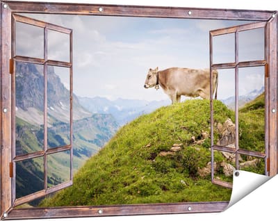 Gards Tuinposter Doorkijk Koe in de Bergen - 120x80 cm - Tuindoek - Tuindecoratie - Wanddecoratie buiten - Tuinschilderij