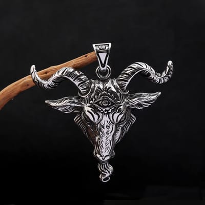 Colliers pendentifs Viking Tête de Taureau Noire en Acier Inoxydable Dominant Vintage Pour Hommes Garçons Amulette Personnalité Bijoux Animaux Cadeau W4246WW- gray