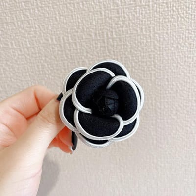 Broches Pins Tendance Camélia Élégantes pour Femmes Filles Fleur en Tissu Corsage Clips Classiques Accessoires de Mariage Fête Dame Badges Pin black