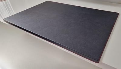 Gehoekte bureauonderlegger van echt leer met randbescherming