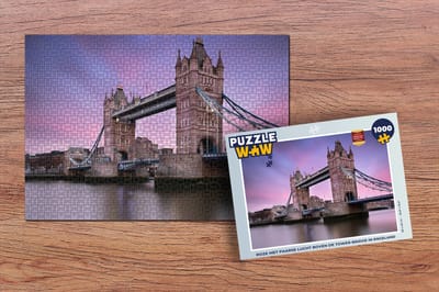 Puzzel Roze met paarse lucht boven de Tower Bridge in Engeland - Legpuzzel - Puzzel 1000 stukjes volwassenen