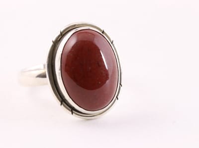Ovale zilveren ring met rode jaspis - maat 18.5