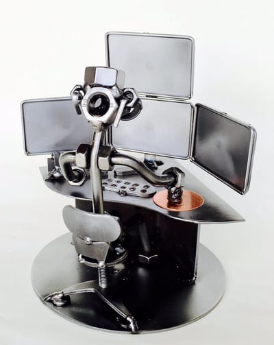 Hinz & Kunst smeedwerkfiguur beroepen "ICT operator"