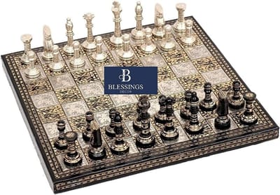 Guruji Divinity Collectible Premium Metalen Messing Schaakbordspel Set Messing Schaakstukken Mannen opgeslagen in Fluwelen Opbergdoos. (10 X 10 inch)