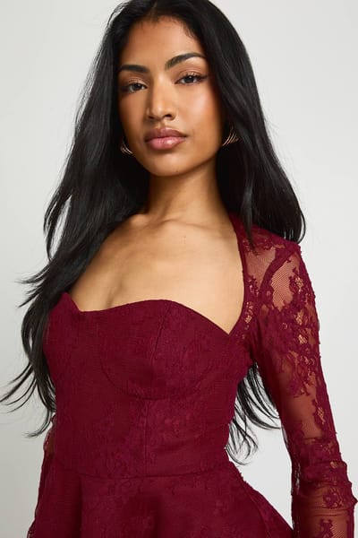 boohoo Dames Kant gestructureerde mini skaterjurk | Wine | Maat: 10