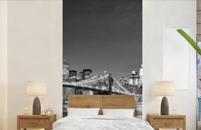 Behang - Fotobehang New York - Brug - Brooklyn - Zwart wit - Architectuur - Breedte 120 cm x hoogte 240 cm