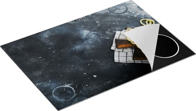Chefcare Inductie Beschermer Uienringen op een Zwarte Betonnen Achtergrond - 75x50 cm - Afdekplaat Inductie - Kookplaat Beschermer - Inductie Mat