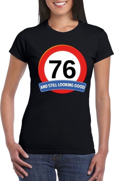Verjaardag cadeau shirt - 76 jaar and still looking good t-shirt - zwart - dames - Leefijd thema S