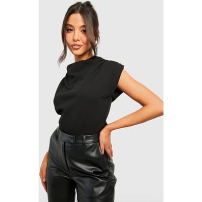 boohoo Dames Cowl Neck Crepe Blouse met Schoudervulling | Zwart | Maat: 44