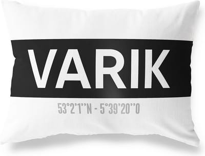 Tuinkussen VARIK - GELDERLAND met coördinaten - Buitenkussen - Bootkussen - Weerbestendig - Jouw Plaats - Studio216 - Modern - Zwart-Wit - 50x30cm