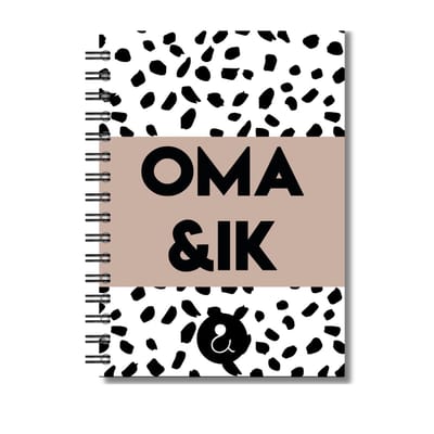 Studio Ins & Outs – Invulboek Oma & ik – Herinneringen Boek voor Oma en Haar Kleinkind – Cadeau voor Oma – Dots Sand