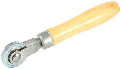 Dailygoods- Bandenroller - Houten Handvat - Metalen Rolwiel - Punctie Tool - Efficiëntie Verhogend - Uniek Ontwerp - Bandenreparatietool