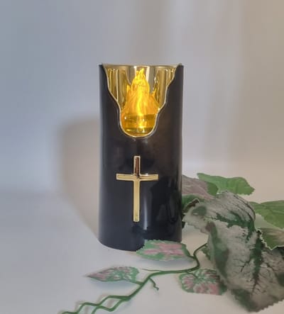 Led kaars - C707 - Zwart - Goud - Kruis - Warm led - 1200 branduren - Inclusief batterij - Flikkerend led - Grafkaars - Graflicht