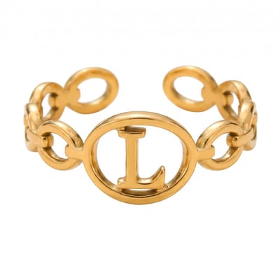 Lundholm Quincy L Ring Dames Goudkleurig – Premium Stainless Steel Jewellery Gold PVD Plated – Verstelbare Ring met Letter L Naam Ring Cadeau Vrouw – One Size – my Scandinavisch Design