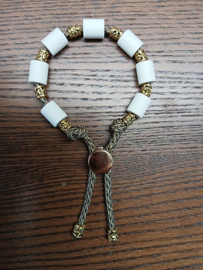 Sierband voor kleine honden - Tevens anti-tekenband op natuurlijke basis voor de hond - gebruikmakend van EM kralen. Anti tekenband 17-20 cm met EM-X keramiek pijpjes.