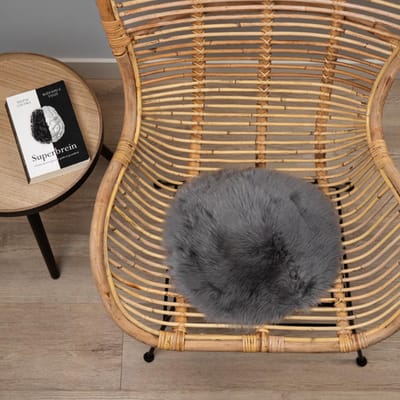 WOOOL Schapenvacht Chairpad - Australisch Grijs (38cm) ROND - Stoelkussen - 100% Echt - Eenzijdig