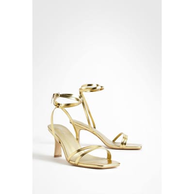 boohoo Dames Wide Fit Double Strap Flat Heel Sandals | Gold | Maat: 3