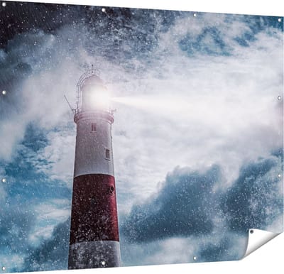 Gards Tuinposter Vuurtoren tijdens de Regen Storm - 150x120 cm - Tuindoek - Tuindecoratie - Wanddecoratie buiten - Tuinschilderij