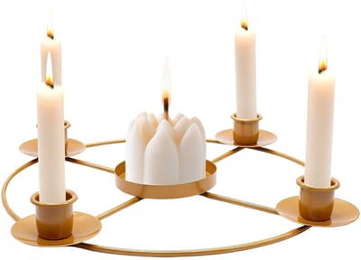 Dailygoods - Adventskrans, modern, metaal, adventsstuk, met 5 kaarsenhouders, gouden adventskandelaar, frame, tafel, adventsstuk, stompkaarsen, Kerstmis, tafeldecoratie voor kerstdecoratie