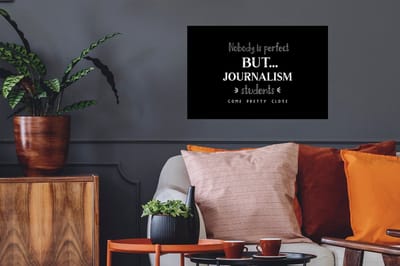 Muurstickers - Sticker Folie - Quote - Journalist - Studeren - 60x40 cm - Plakfolie - Muurstickers Kinderkamer - Zelfklevend Behang - Zelfklevend behangpapier - Stickerfolie