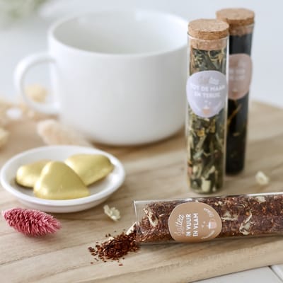 Het Theeplankje Giftset Theeproeverij 'Hartjesogen' - liefde cadeau, thee cadeau, thee pakket, thee cadeaupakket, thee geschenkset, thee gift, vriendinnen cadeaus