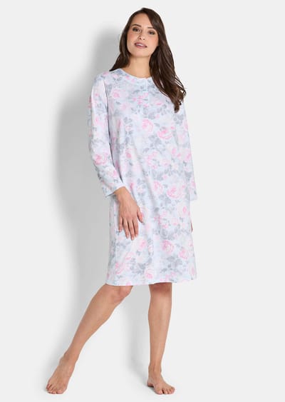 Nachthemd met all-over rozenprint - rosé / grijs / gebloemd - Gr. 18/19 van Goldner Fashion