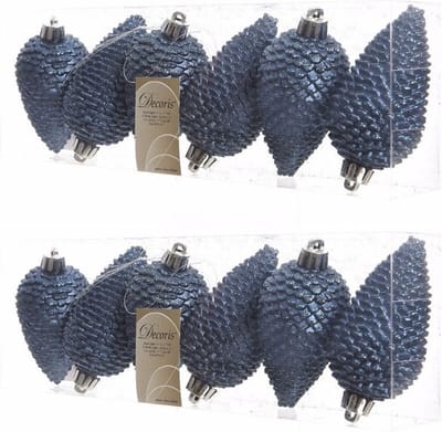 Decoris Kersthangers dennenappels - 12x - donkerblauw - glitter - 8 cm - kunststof - kerstversiering