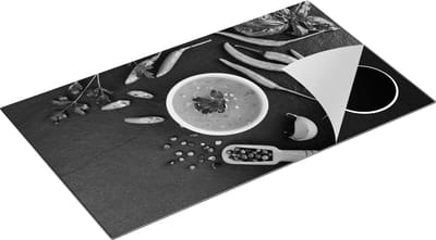 Chefcare Inductie Beschermer Hete Groenten op Zwarte Marmer - Groentes - Zwart Wit - 90x50 cm - Afdekplaat Inductie - Kookplaat Beschermer - Inductie Mat