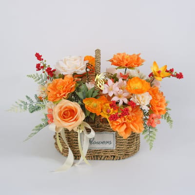 La Roselle Amsterdam Bloemenmandje inlclusief Basket – Zomer Kunstbloemen Arrangement in Rieten Mand – Oranje, Crème en Gele kunstbloem