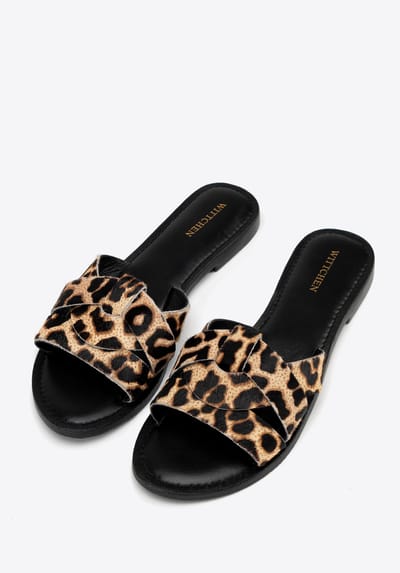 Wittchen - Dames Teenslippers - Dierenprint - Leer - Zwarte en Bruine Natuurlijke Leer