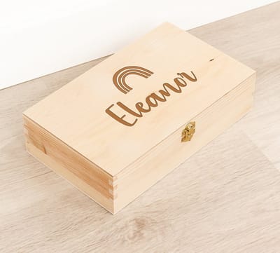 Houten kistje 'Eleanor' Regenboog - Tekenkist - Herinneringsdoos - Kraamcadeau - Knutseldoos - Memorybox - Baby - Geboorte