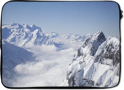Laptophoes 14 inch - Alpen - Sneeuw - Berg - Laptop sleeve - Binnenmaat 33x23 cm - Zwarte achterkant