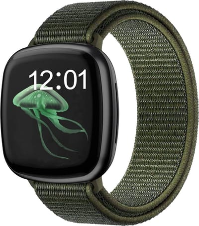Strap-it nylon smartwatch bandje geschikt voor Fitbit Sense / Versa 3 (groen) – ademend, lichtgewicht en verstelbaar – vervangende polsband voor Fitbit smartwatch