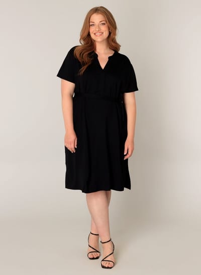 BASE LEVEL CURVY Yenna Dresses - Black - maat 0(46)