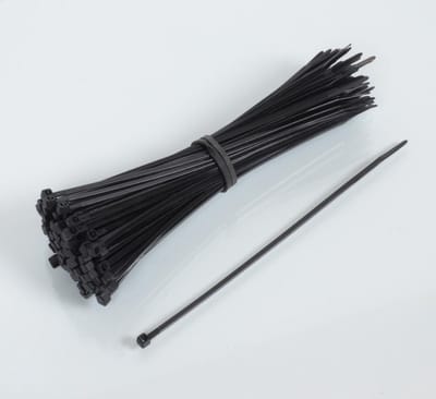 100 Gekartelde zwarte nylon 3x150 rilsan klemmen voor motor scooter quad fietsen