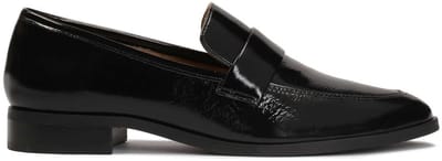 Women's shoes made of patent crinkled leather