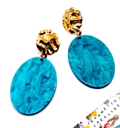 Jeannette-Creatief® - Resin - Petrol Gold Ovaal - Resin Oorbellen - Resin Oorhangers - Petrol Bleu - Petrol - Blauwe Oorbellen - Oorbellen Dames - Dames Oorbellen - Oorbellen - Gehamerde Oorknoppen