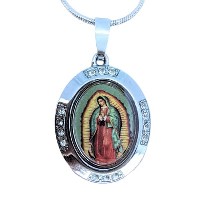 Edelstaal Maria hanger groot zilverkleurig, ovaal Amulet, rondom gezet met strass steentjes.