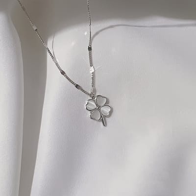 Sjika - Zilveren Klavertje Vier Ketting – Geluksketting Dames – Zilver – Minimalistische Hanger – Cadeau voor Vrouw – Tijdloos & Elegant