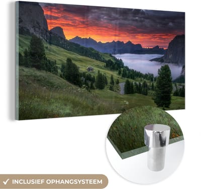 MuchoWow® Glasschilderij 40x20 cm - Schilderij acrylglas - Gras - Bergen - Avond - Foto op glas - Schilderijen