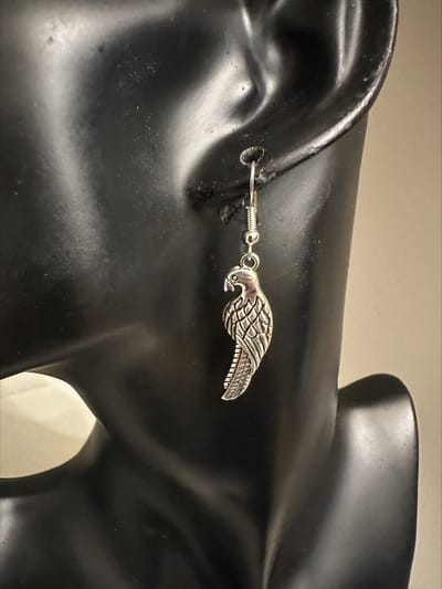 Zilverkleurige papagaai oorhangers | Make up | Parfum | Moederdag | Verjaardagscadeau| Cadeautje| Valentijnsdag| Kado | sieraden | vaderdag | oorbellen | oorsieraden