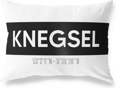 Tuinkussen KNEGSEL - NOORD-BRABANT met coördinaten - Buitenkussen - Bootkussen - Weerbestendig - Jouw Plaats - Studio216 - Modern - Zwart-Wit - 50x30cm