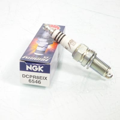 Bougie d'allumage NGK pour moto Aprilia 1000 RSV 1998 à 2000 DPR8EIX / 6546 Neuf